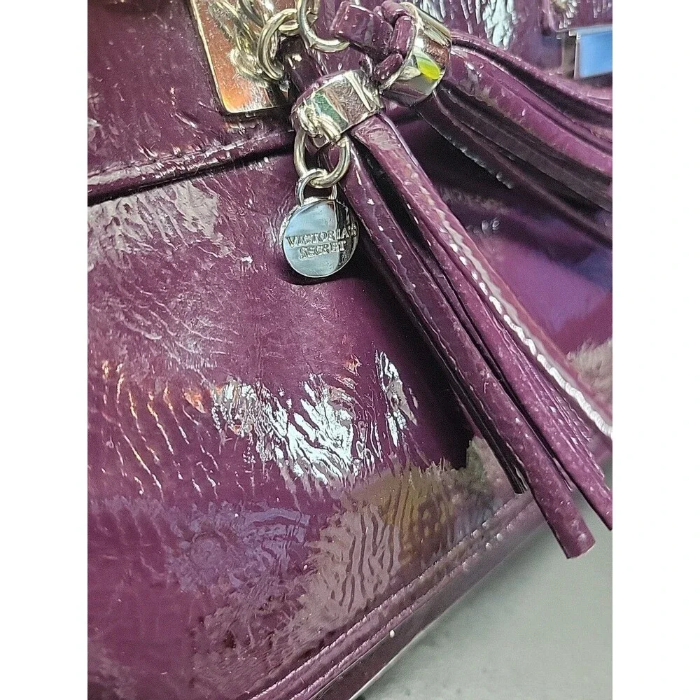 Victoria's Secret Cosmetic Bag Women Purple Vinyl Tasseled Clutch:‎ Bag only